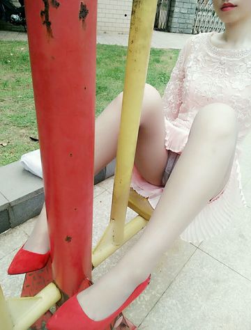福利姬苏苏小公主酱vip系列露出资源-公园暴露照片-18P