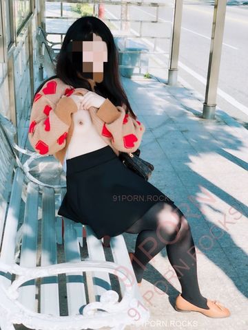 小女生户外露出-【第一季】一段充满文艺味儿的露出-17P