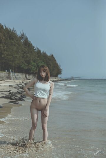 @柚木yuziki新作–海边露出的少女-31P
